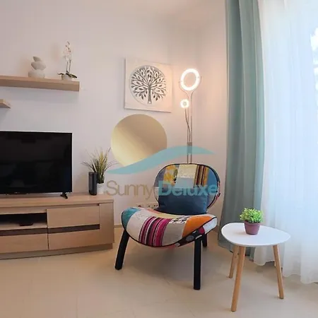 Apartment Heart By Sunny Deluxe *