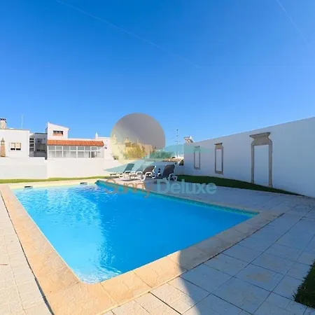 Heart By Sunny Deluxe Apartment